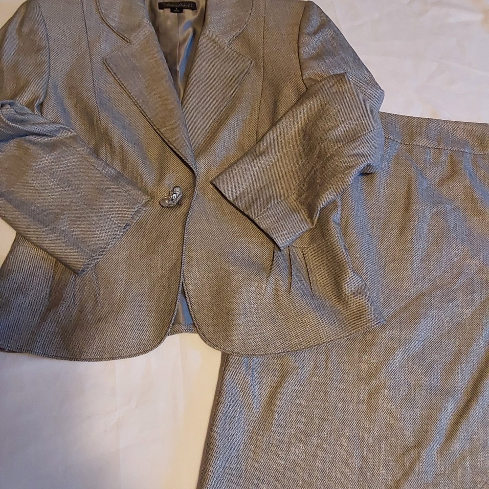 TAHARI Skirt Suit‎ Women Size 4 Gray Tweed Blazer Jacket With Snap Toggle - Picture 8 of 15